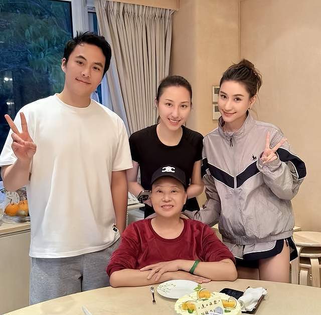 何鸿燊仨子女观礼阅兵,何超琼带了三房的弟弟,唯独没带何猷君(组图) - 22