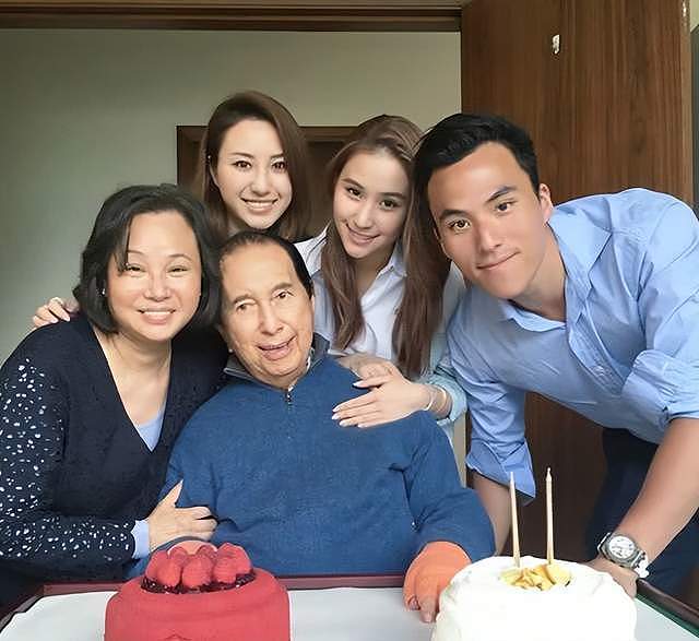 何鸿燊仨子女观礼阅兵,何超琼带了三房的弟弟,唯独没带何猷君(组图) - 21