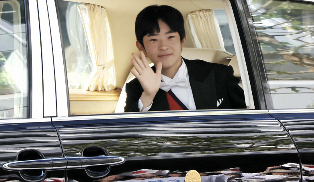 19岁日本“未来天皇”大办成人礼！一反常态不再“傻楞楞”仍遭民众批：我们要女天皇不要妈宝耀祖！（组图） - 8