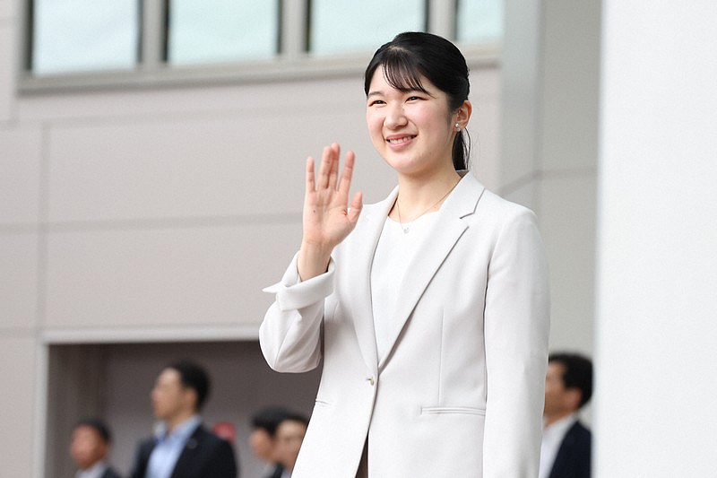 19岁日本“未来天皇”大办成人礼！一反常态不再“傻楞楞”仍遭民众批：我们要女天皇不要妈宝耀祖！（组图） - 21