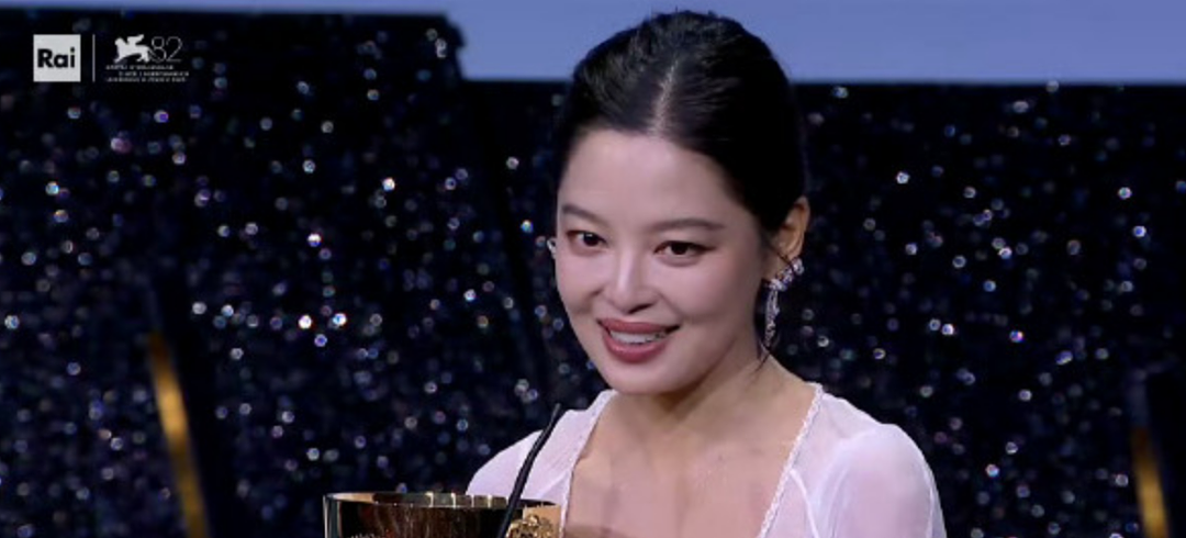 39岁辛芷蕾获威尼斯影后，为第三位获此奖项华人女演员，其哽咽发言：曾吹牛想成为国际巨星，妈妈你看（视频/组图） - 2
