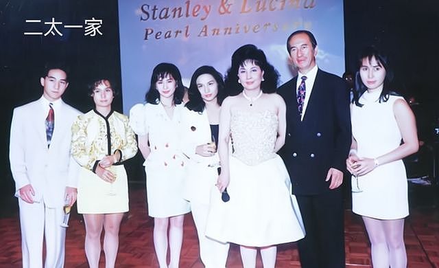 何鸿燊仨子女观礼阅兵,何超琼带了三房的弟弟,唯独没带何猷君(组图) - 14