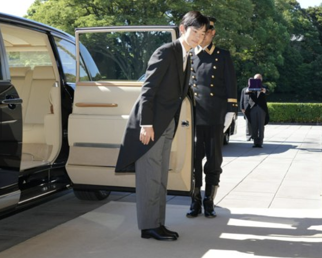 19岁日本“未来天皇”大办成人礼！一反常态不再“傻楞楞”仍遭民众批：我们要女天皇不要妈宝耀祖！（组图） - 30