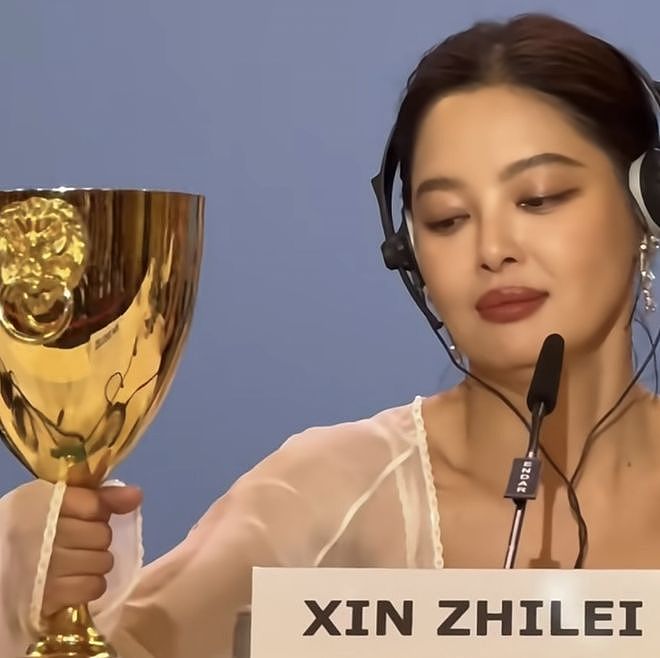 辛芷蕾飞升！夺得威尼斯影后打脸了五个人，美国籍的刘亦菲好尴尬（组图） - 16