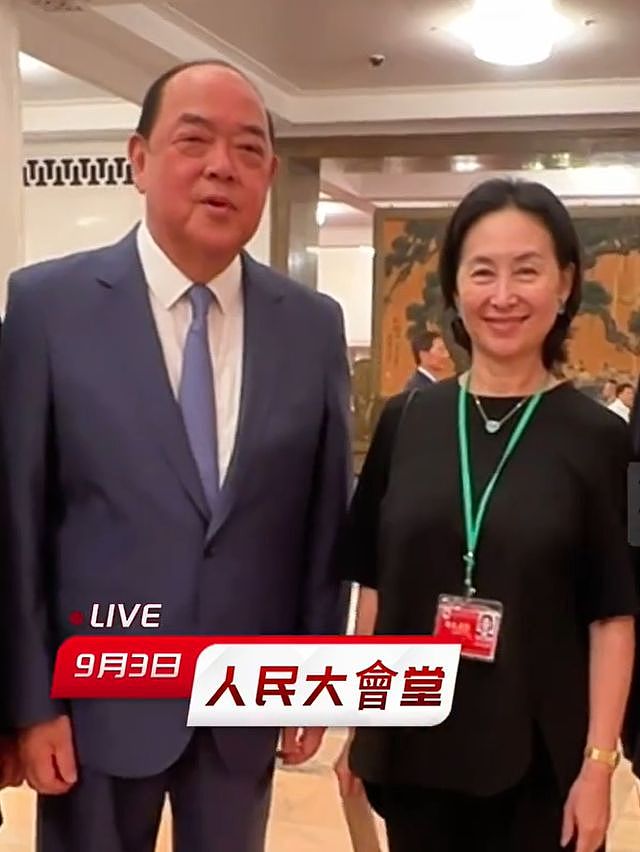 何鸿燊仨子女观礼阅兵,何超琼带了三房的弟弟,唯独没带何猷君(组图) - 9