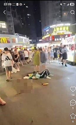 武汉闹市区私家车冲撞人群，满地鲜血！现场惨不忍睹，肇事者被捕（视频/组图） - 5