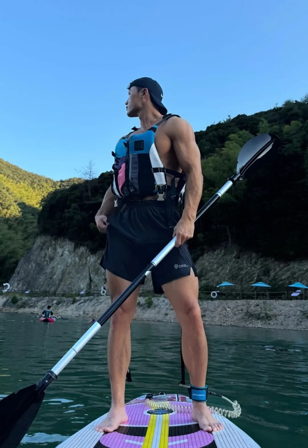 【帅哥】山东黑皮猛男教练有颜有身材！极品大脚，壮硕肌肉持久打桩...（组图） - 4