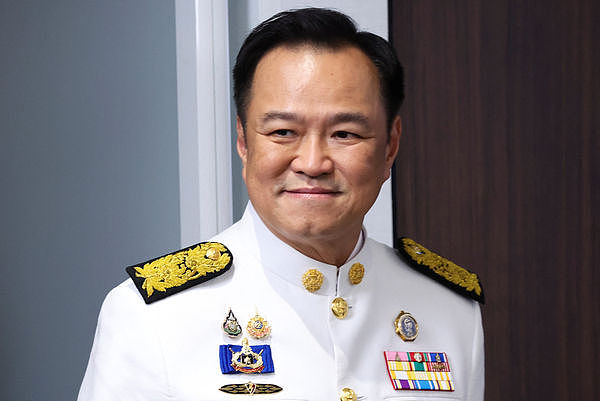 泰王御准!华裔富豪阿努廷正式出任总理,承诺4个月内解散国会(图) - 1