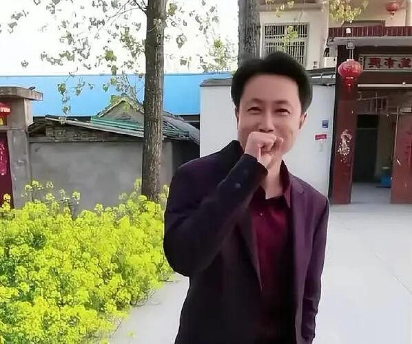 42岁离异妇女发征婚视频迷倒全网老头,视频和内容被扒长相就这(组图) - 8