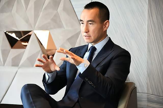何鸿燊仨子女观礼阅兵,何超琼带了三房的弟弟,唯独没带何猷君(组图) - 15