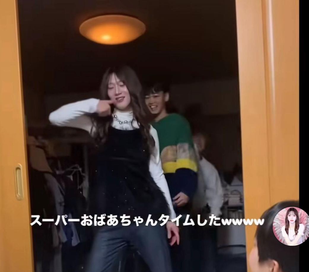 日本一黑皮肌肉男爆改性感美女!22岁下海做陪酒女,网友:这真不是换了个人?(组图) - 6