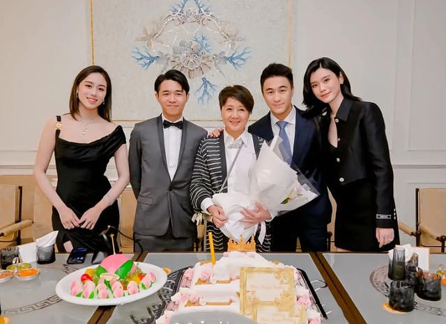 何鸿燊仨子女观礼阅兵,何超琼带了三房的弟弟,唯独没带何猷君(组图) - 26