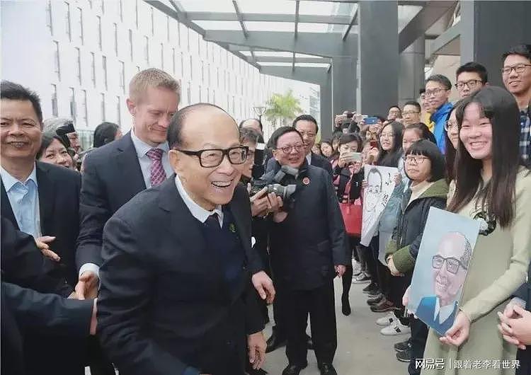 李嘉诚为乌克兰捐款5亿美元（组图） - 2