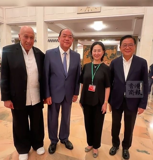 何鸿燊仨子女观礼阅兵,何超琼带了三房的弟弟,唯独没带何猷君(组图) - 28
