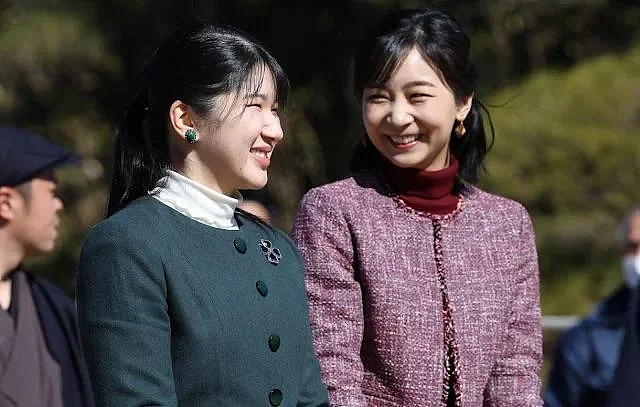 19岁日本“未来天皇”大办成人礼！一反常态不再“傻楞楞”仍遭民众批：我们要女天皇不要妈宝耀祖！（组图） - 14