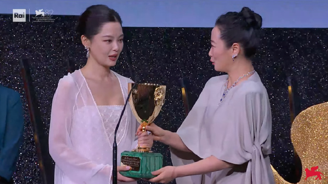 39岁辛芷蕾获威尼斯影后，为第三位获此奖项华人女演员，其哽咽发言：曾吹牛想成为国际巨星，妈妈你看（视频/组图） - 1