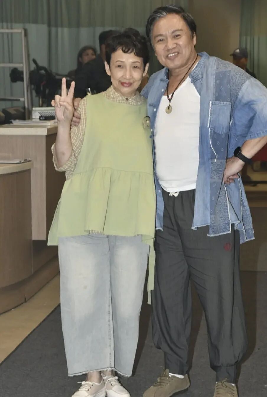 知名港星被曝失联，手机号码停用，丧妻后与子女关系疏离（组图） - 7