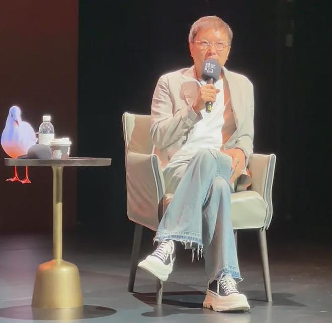 《流浪地球》监制爆雷！发表不当言论嘲讽中国GDP，遭网友抵制（组图） - 13