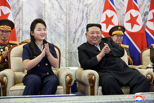 难活过50岁?金正恩带女儿访中,外媒封:世上最危险12岁女孩(组图) - 3