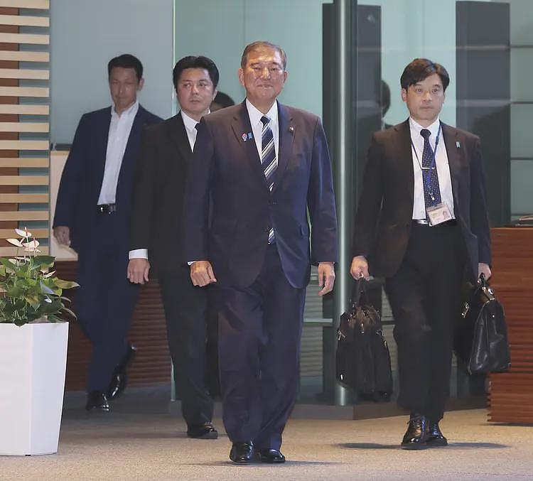 小泉夜访并闭门会谈两小时,石破茂宣布辞任自民党总裁:曾公开吐槽“当首相没意思”(组图) - 2