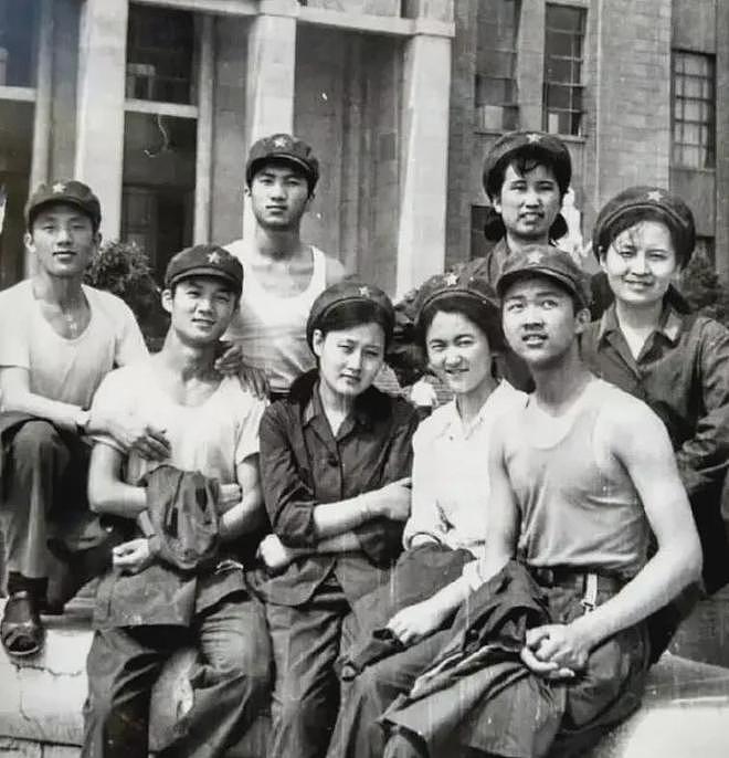 63岁张凯丽也没想到，因阅兵上的一个举动，她的口碑“彻底逆转”（组图） - 3