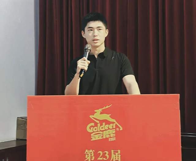 杨采钰说晒就晒，和富豪老公海外度假，沙滩上漫步无名指钻戒抢镜（组图） - 11
