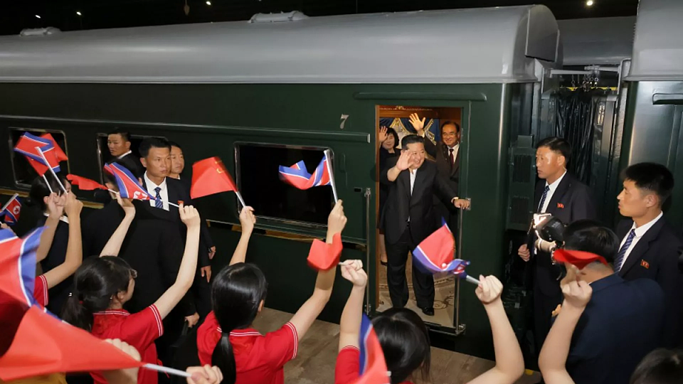 对朝制裁根本没用，韩媒扒出“金正恩的表来自瑞士，金与正的包来自法国”（组图） - 1