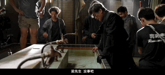 62岁李连杰自曝肿瘤惊魂，71岁成龙还在拼命：功夫巨星们的魔幻2025（组图） - 4