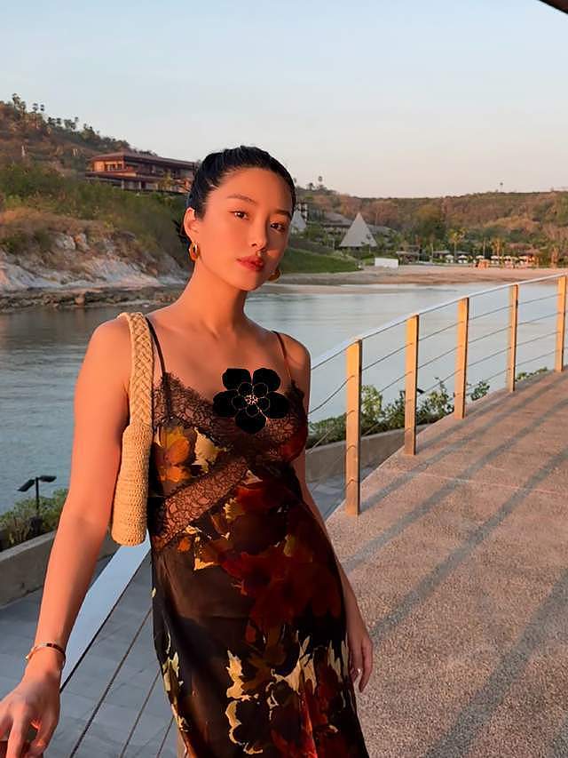 杨采钰说晒就晒，和富豪老公海外度假，沙滩上漫步无名指钻戒抢镜（组图） - 8