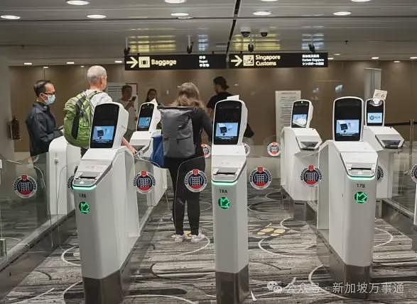 入境新加坡被拒,中国小伙同官员爆发争执!当众朝脸上吐口水...(组图) - 2