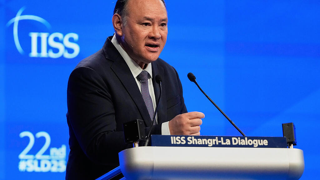 频繁抹黑中国，中方点名批菲防长傲慢无知（图） - 1