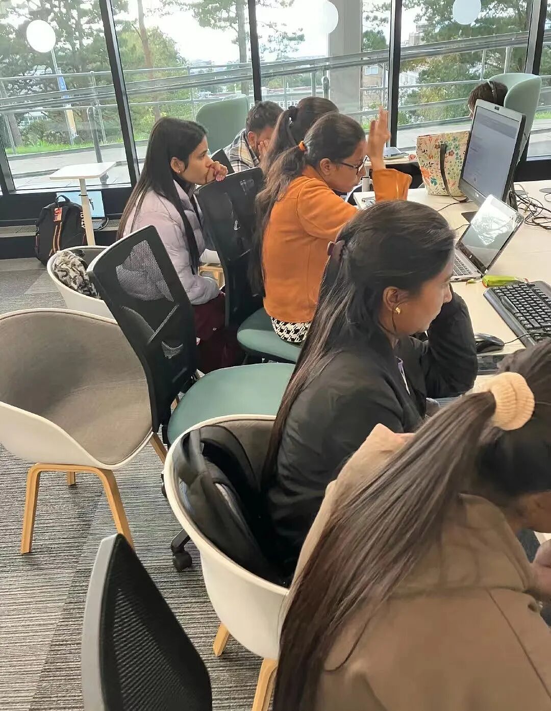 中国穷鬼留学生，正在涌入英国...（组图） - 10
