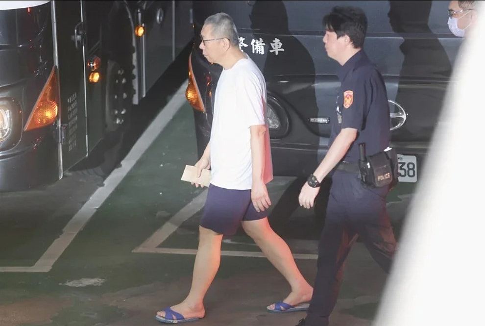 柯文哲涉贪污案遭羁押一年，交7000万台币今获保释，需戴电子脚环（组图） - 1