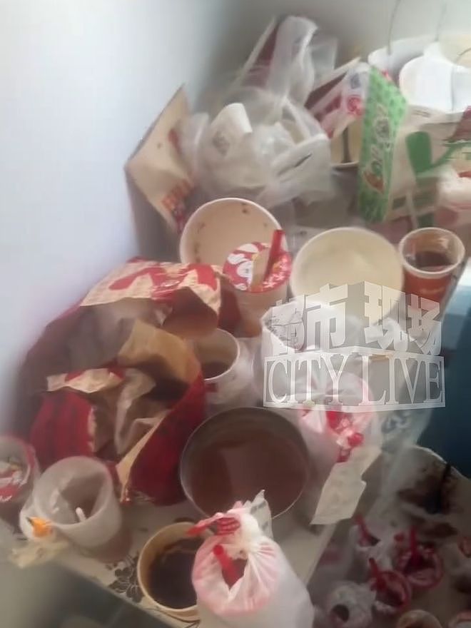 奶茶杯装满黄色液体、外卖袋成山，房东崩溃报警：这是新房，才出租3个月！（组图） - 4