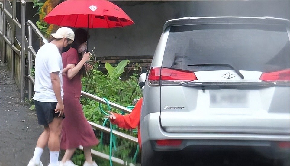 欧弟为三女儿办周岁宴,林志颖道贺!现任老婆首曝光,长相非常普通有些显老(组图) - 11
