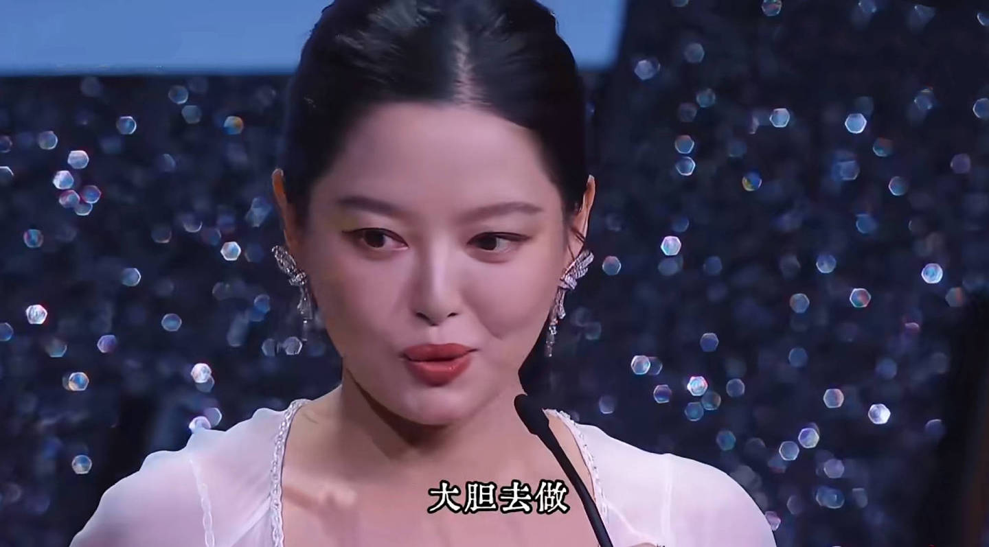 辛芷蕾夺国际影后,自曝曾因被退剧组躺马路大哭,领奖时张颂文表情引争议(组图) - 4