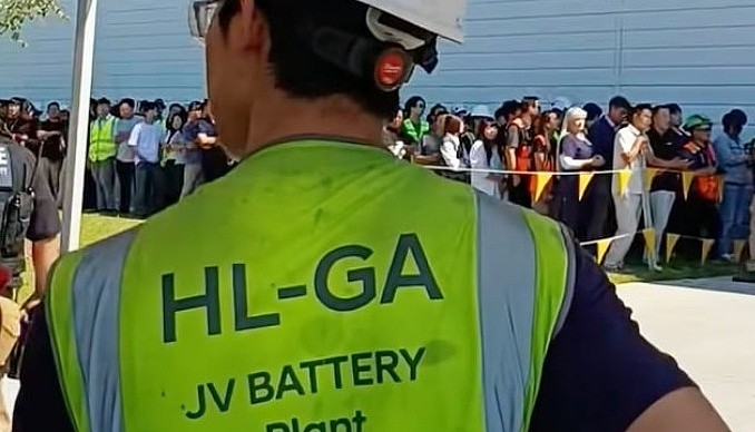 是她，向移民局举报：现代工厂没贡献，我们被骗了（组图） - 2