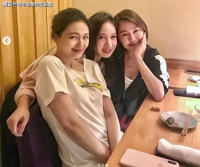 具俊晔在大S墓前修照片，大S去世半年仍走不出阴影，又黑又瘦好深情（组图） - 5