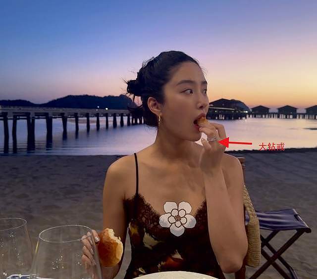杨采钰说晒就晒，和富豪老公海外度假，沙滩上漫步无名指钻戒抢镜（组图） - 10