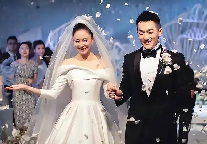 张馨予何捷现身张碧晨演唱会，两人情侣穿搭，结婚7年愈发甜蜜（组图） - 10