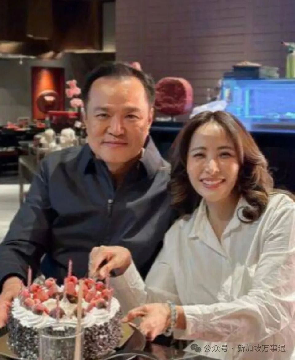 从咖啡店老板到泰国新晋 “第一夫人”!39 岁冻龄高颜值引爆外网(组图) - 11