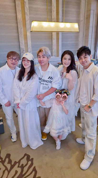 欧弟为三女儿办周岁宴,林志颖道贺!现任老婆首曝光,长相非常普通有些显老(组图) - 6
