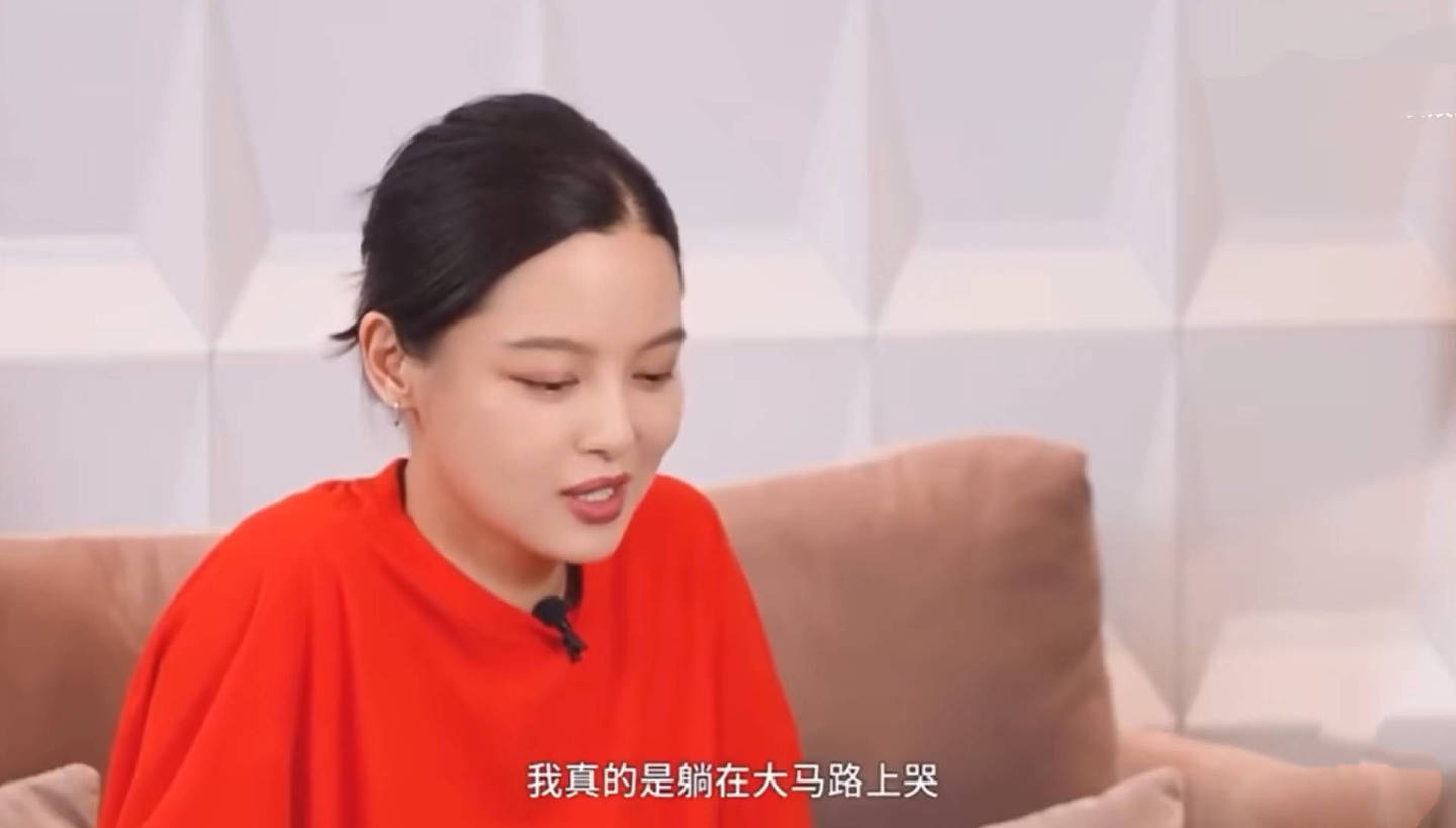 辛芷蕾夺国际影后,自曝曾因被退剧组躺马路大哭,领奖时张颂文表情引争议(组图) - 9