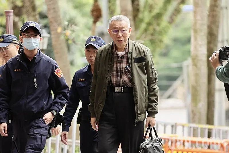柯文哲涉贪污案遭羁押一年，交7000万台币今获保释，需戴电子脚环（组图） - 2