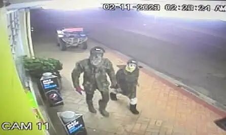 犯案累累,新西兰通缉犯父亲携三子女躲藏丛林度日,4年后被警方击毙(组图) - 17
