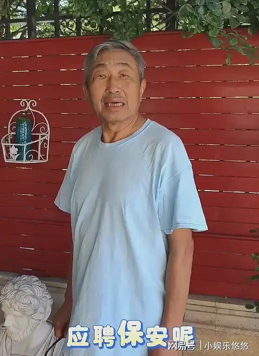 68岁老戏骨杜源为外孙女，应聘当幼儿园保安！嫌年纪大遭对方劝退（组图） - 1