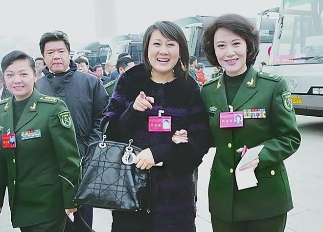 63岁张凯丽也没想到，因阅兵上的一个举动，她的口碑“彻底逆转”（组图） - 10
