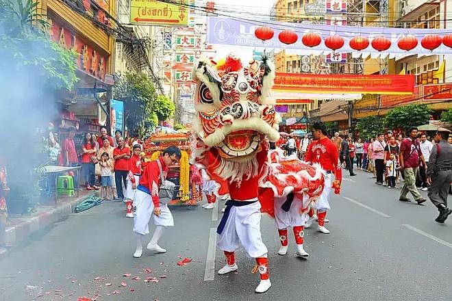 比泰剧精彩！泰国新华裔总理阿努廷43亿身家与“霸道总裁”式执政（组图） - 11