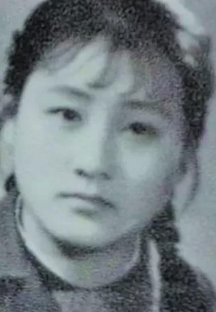 63岁张凯丽也没想到，因阅兵上的一个举动，她的口碑“彻底逆转”（组图） - 2