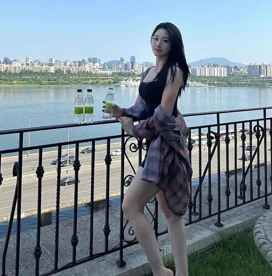 【美女】极品辣妈!这身材颜值,真的很迷人(组图) - 7
